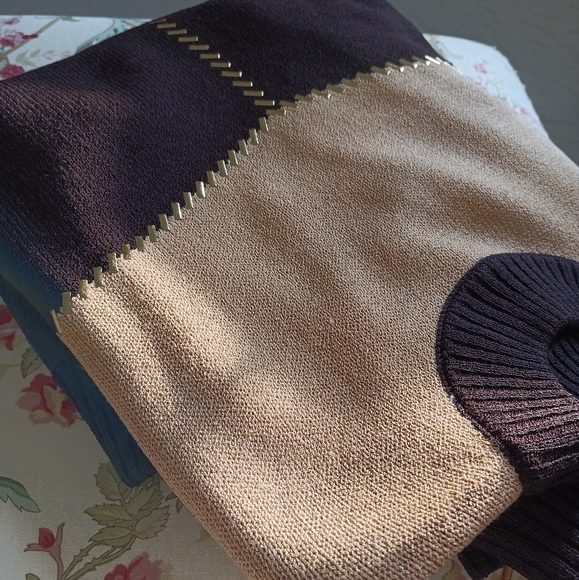 BEAUTIFUL "ST. JOHN COLLECTION" CHOCOLATE BROWN N TAN KNIT, SIDE ZIPPER SWEATER!